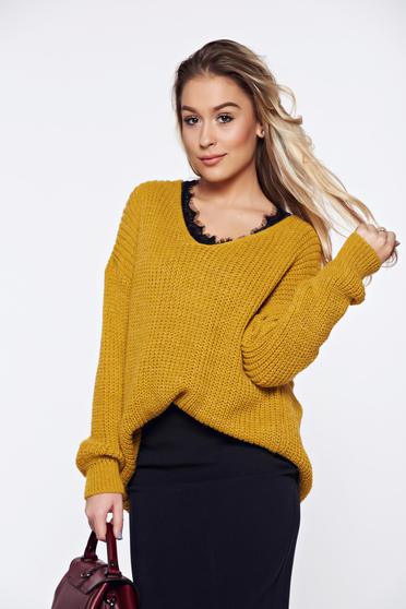 Casual knitted mustard sweater with laced details with cut back