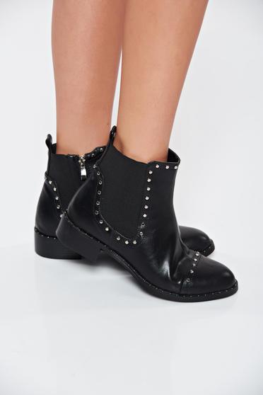 Top Secret black ankle boots from ecological leather aims