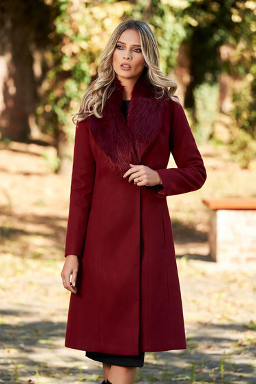 Palton LaDonna visiniu elegant cu guler din blana captusit pe interior