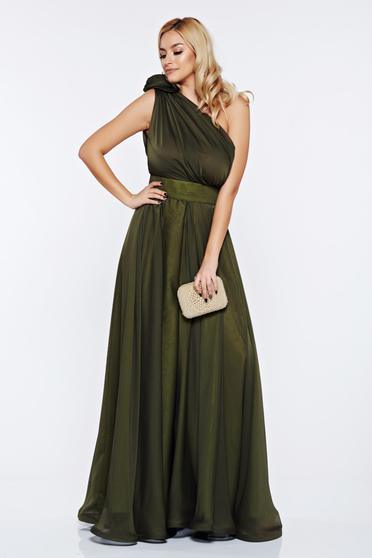 Rochie Ana Radu khaki de lux in clos din voal pe umar cu aplicatii florale accesorizata cu cordon