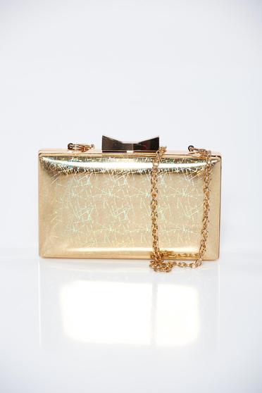 Gold occasional bag with metalic accessory with metallic aspect