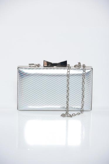 Silver occasional bag with metalic accessory with metallic aspect