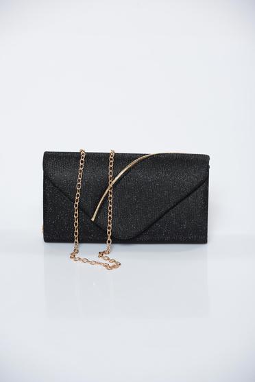 Occasional black bag with glitter details accessorized with chain