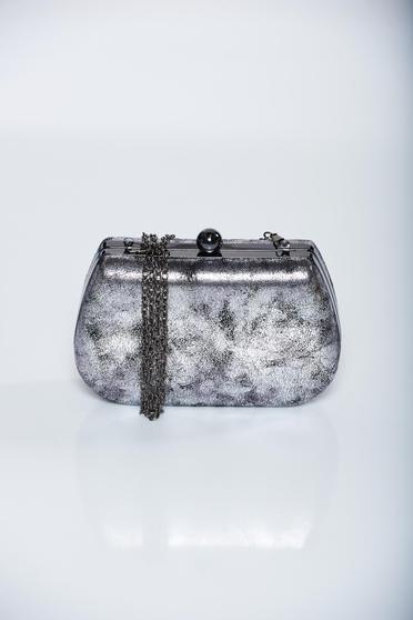 Silver occasional bag with metallic aspect with metalic accessory