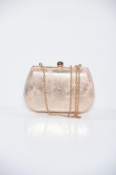 Pink occasional bag with metallic aspect with metalic accessory