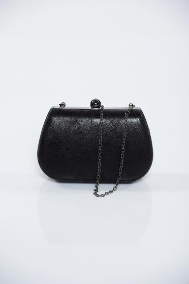 Black occasional bag with metallic aspect with metalic accessory