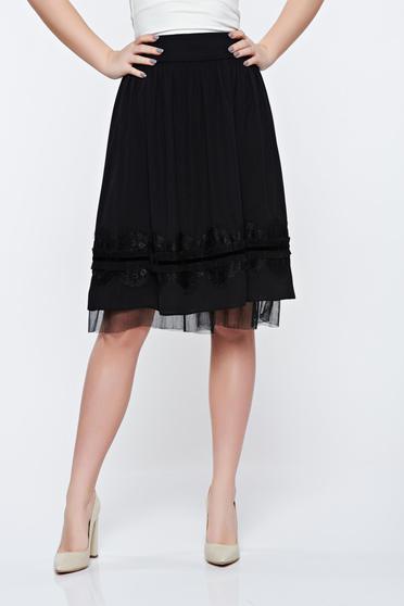 LaDonna black skirt elegant cloche with lace details