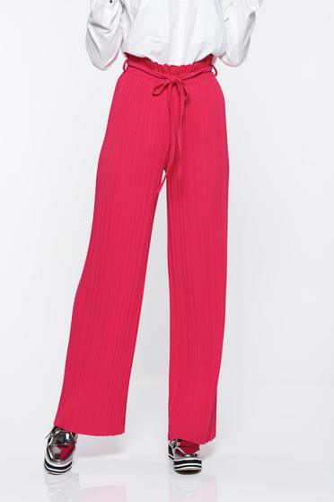 Pantaloni roz plisati cu talie inalta din material vaporos cu elastic in talie