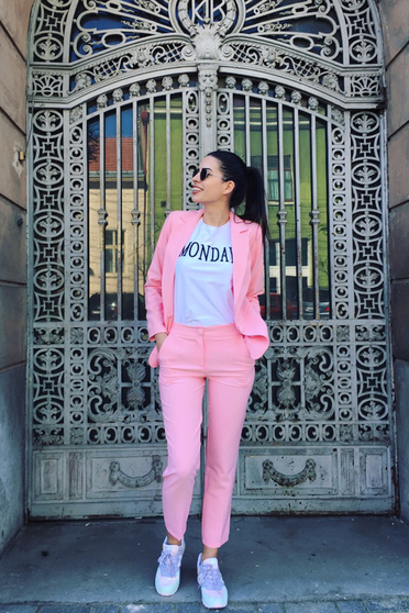 Sacou Artista rosa office cu un croi cambrat din stofa neelastica captusit pe interior