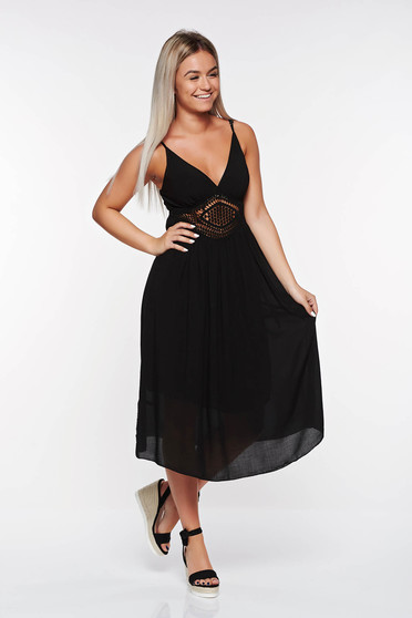 Rochie SunShine neagra de zi cu croi larg din material vaporos captusita pe interior cu aplicatii de dantela tricotata