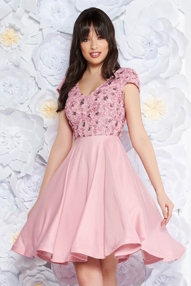 Rochie StarShinerS rosa de ocazie in clos din material satinat cu aplicatii cu paiete