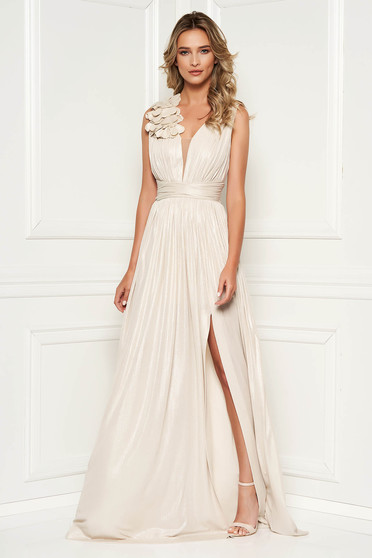 Rochie LaDonna aurie de ocazie in clos din material lucios cu decolteu adanc