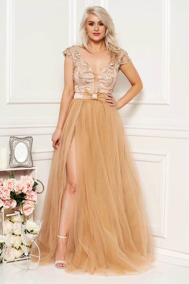 Rochie Artista crem de ocazie cu bust buretat din tul captusita pe interior cu aplicatii florale cu efect 3d