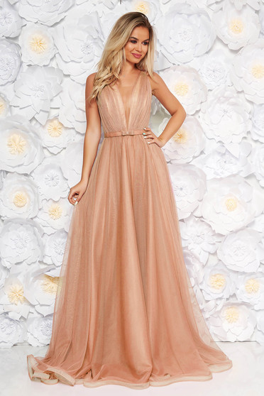 Rochie Ana Radu crem de lux cu decolteu adanc din tul captusita pe interior accesorizata cu cordon