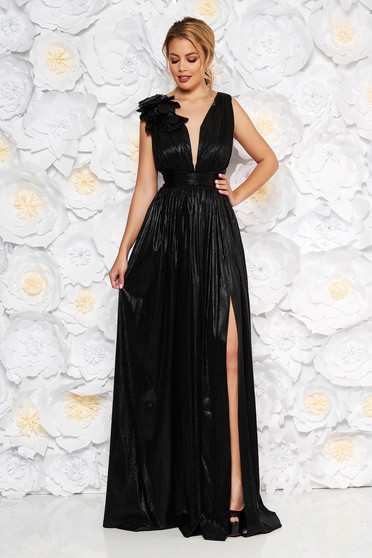 Rochie LaDonna neagra de ocazie in clos din material lucios cu decolteu adanc