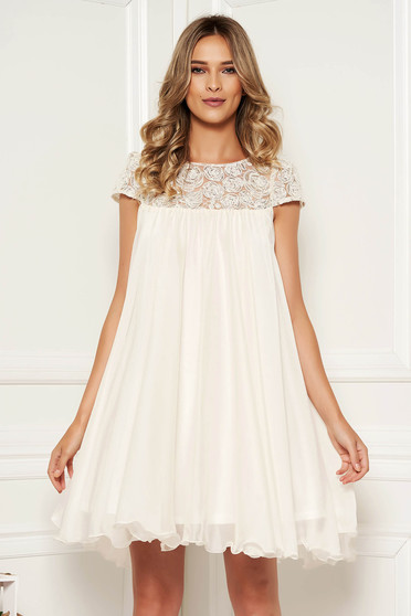 Rochie Artista Alb Fildes de ocazie cu croi larg din voal captusita pe interior cu insertii de broderie