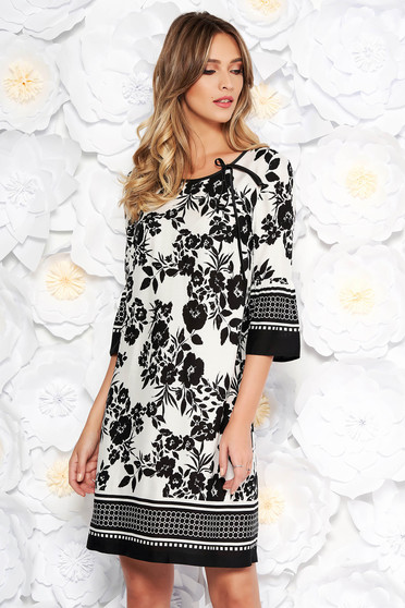 Rochie StarShinerS neagra de zi cu croi larg din vascoza cu imprimeuri florale