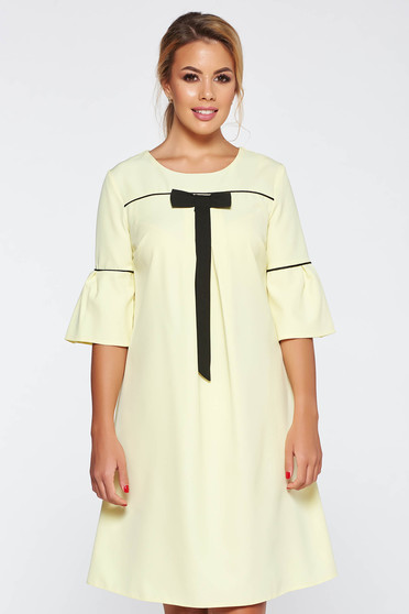 Rochie galbena office cu croi larg din stofa subtire usor elastica cu maneci clopot