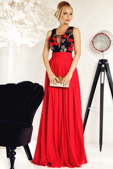 Rochie Fofy rosie de ocazie din voal captusita pe interior cu insertii de broderie