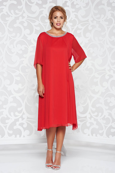 Rochie rosie midi de ocazie din material vaporos cu croi larg cu aplicatii stralucitoare la decolteu si captusita pe interior