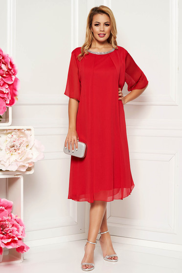 Rochie rosie de ocazie cu croi larg din material vaporos captusita pe interior cu aplicatii stralucitoare