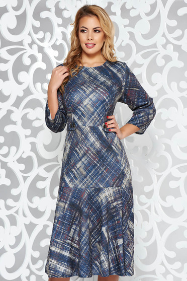 Rochie albastra-inchis de zi din material tricotat cu volanase la baza rochiei