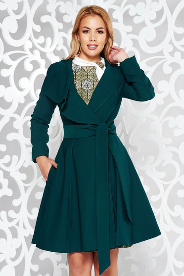 Green trenchcoat with inside lining cloche accessorized with tied waistband from non elastic fabric