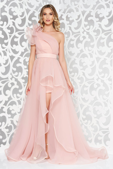 Rochie Ana Radu rosa de lux asimetrica pe umar captusita pe interior accesorizata cu cordon