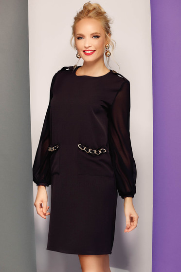 Rochie Fofy neagra eleganta cu croi in A cu maneci din voal accesorizata cu lant metalic