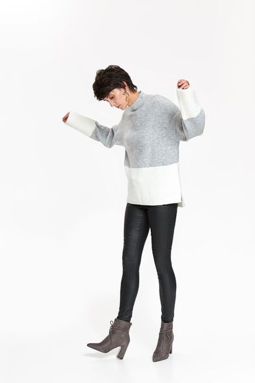 Pulover Top Secret gri pe gat cu croi larg din material tricotat
