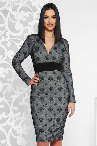 Rochie PrettyGirl gri midi tip creion din material elastic si moale captusita pe interior cu decolteu in v