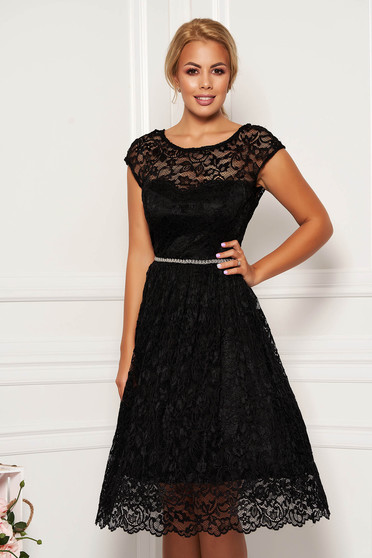 Rochie StarShinerS neagra eleganta in clos din dantela captusita pe interior accesorizata cu cordon
