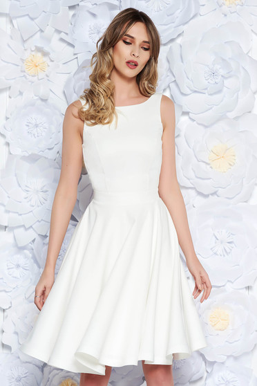 Rochie StarShinerS alba eleganta in clos din material usor elastic captusita pe interior cu spatele decupat cu fundita