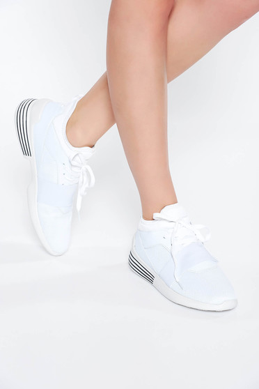 White casual low heel sneakers with lace