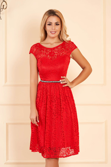 Rochie StarShinerS rosie eleganta in clos din dantela captusita pe interior accesorizata cu cordon