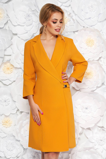 Rochie Artista mustarie eleganta tip sacou cu croi in A din stofa usor elastica captusita pe interior