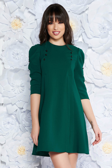 Rochie verde de zi cu croi larg din stofa usor elastica accesorizata cu nasturi cu maneci trei-sferturi