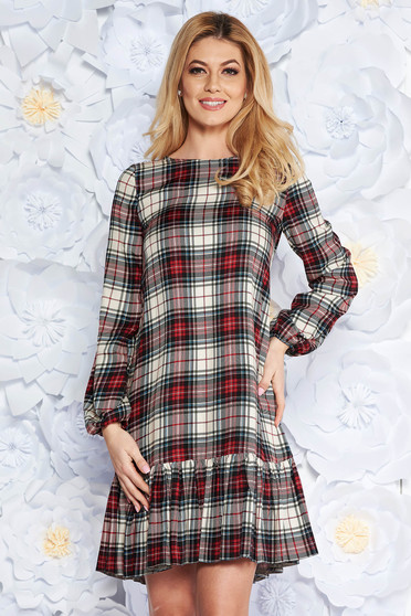 Rochie alba casual cu croi larg din material vaporos cu volanase la baza rochiei