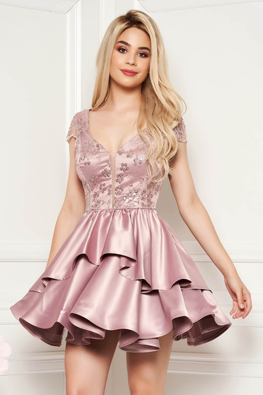 Rochie Artista crem de ocazie in clos din material satinat cu bust buretat cu aplicatii cu paiete