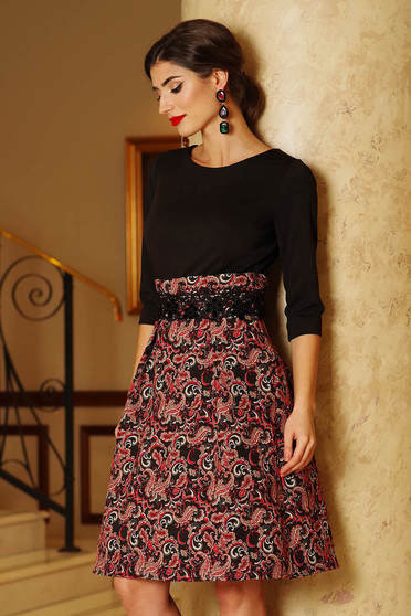 Rochie Artista rosie eleganta in clos din jaquard cu maneci trei-sferturi