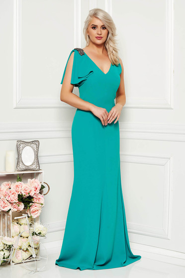 Rochie verde de ocazie lunga din material fin la atingere captusita pe interior cu aplicatii cu margele