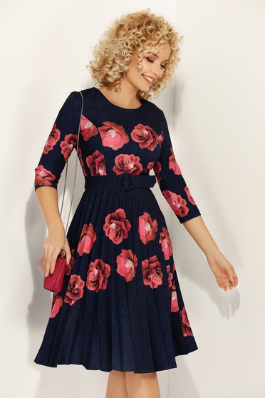 Rochie Fofy albastra-inchis eleganta in clos plisata cu imprimeuri florale accesorizata cu cordon