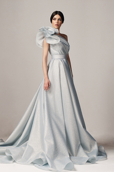 Rochie Ana Radu albastru-deschis de lux in clos din material neelastic cu aspect metalic captusita pe interior cu volanase