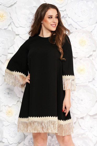 Rochie LaDonna neagra eleganta cu croi larg din stofa neelastica cu franjuri cu maneca 3/4
