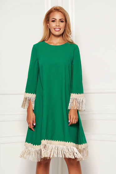 Rochie LaDonna verde eleganta cu croi larg din stofa neelastica cu franjuri si maneca trei sferturi