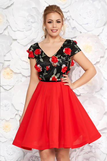 Rochie StarShinerS rosie de ocazie in clos brodata din voal cu decolteu in v cu aplicatii florale cu efect 3d