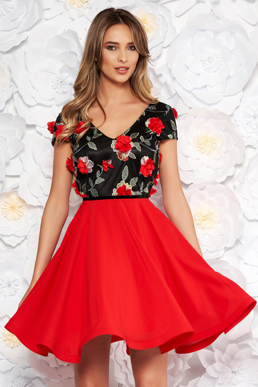 Rochie StarShinerS rosie de ocazie in clos brodata din voal cu decolteu in v cu aplicatii florale cu efect 3d