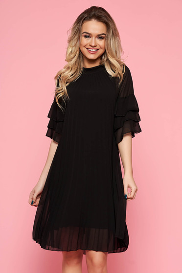 Rochie SunShine neagra casual cu croi larg din voal plisat captusita pe interior cu volanase la maneca