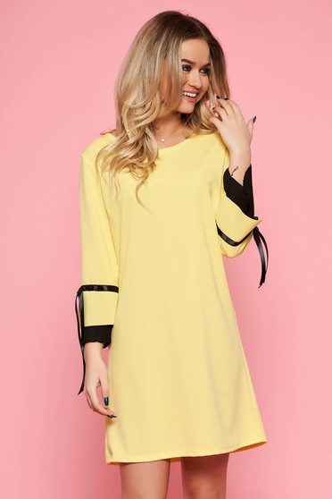 Rochie SunShine galbena eleganta din material elastic cu croi larg cu maneci trei-sferturi