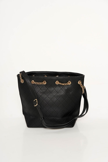 Geanta dama neagra casual din piele ecologica accesorizata cu lant metalic